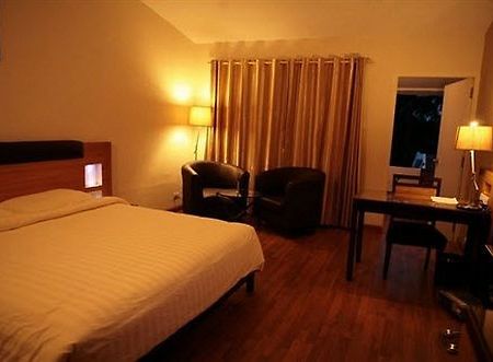 Deccan Plaza Hotel - Ooty Ngoại thất bức ảnh