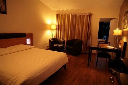 Deccan Plaza Hotel - Ooty Ngoại thất bức ảnh