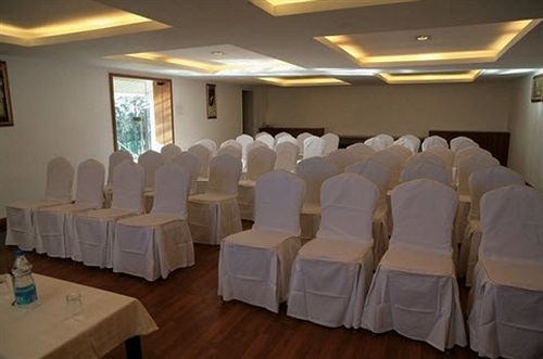 Deccan Plaza Hotel - Ooty Ngoại thất bức ảnh